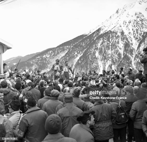 Jean-Claude Killy et Guy Périllat après leur victoire, à Grenoble, France en février 1968.