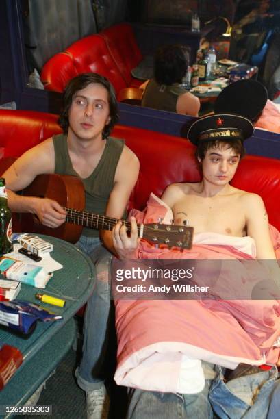 Pete Doherty & Carl Barat of The Libertines backstage on tour in Manchester in 2004