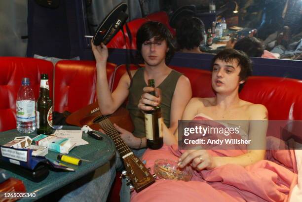 Pete Doherty & Carl Barat of The Libertines backstage on tour in Manchester in 2004