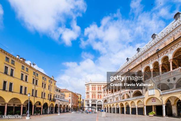 italia - padua, herb square & palace of reason - padua fotografías e imágenes de stock