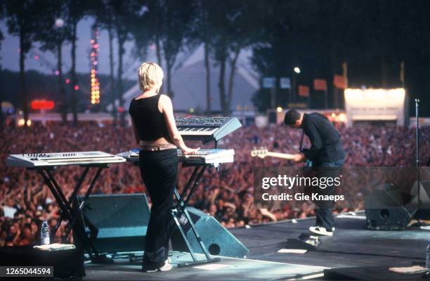 Faithless, Sister Bliss, Aubrey Nunn, Torhout/Werchter Festival, Werchter, Belgium, 1 July 2001.