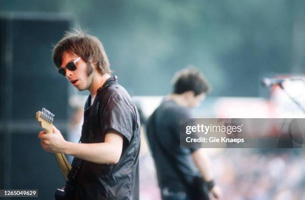 Supergrass, Gaz Coombes, Mickey Quinn, Torhout/Werchter Festival, Werchter, Belgium, 6 July 1997.