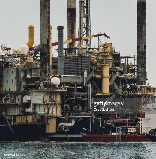 natural gas platform - oil field stock pictures, royalty-free photos & images