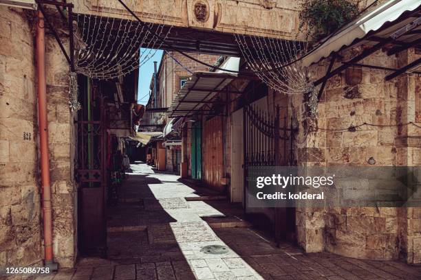 closed stores and empty alley in jerusalem old city bazaar - jerusalem market stock pictures, royalty-free photos & images