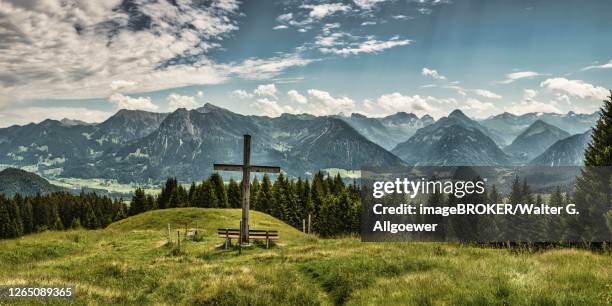 peak cross on the geissberg mountain, 1372m, near oberstdorf, oberallgaeu district alps, oberallgaeu, bavaria, germany - oberstdorf stock pictures, royalty-free photos & images