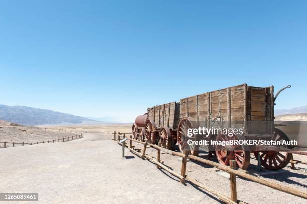 desert, historic borax mine, 20 mule team car, harmony borax works, death valley national park, california, usa - 20 mule team stock pictures, royalty-free photos & images