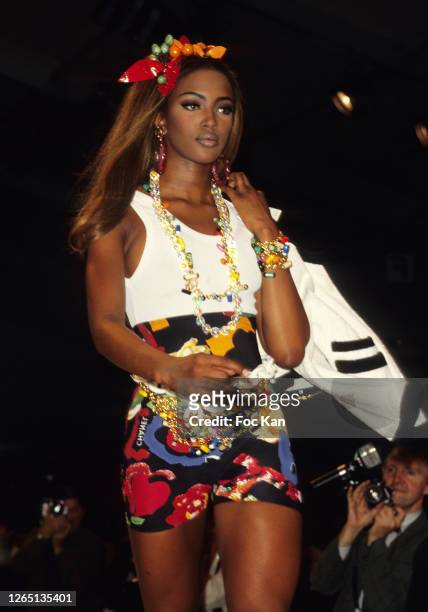 Naomi Campbell 1990 Photos and Premium High Res Pictures - Getty Images