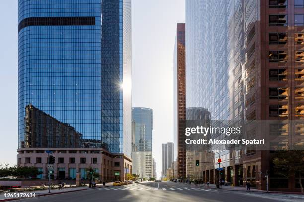 street with office buildings in downtown la, los angeles, california - empty streets 個照片及圖片檔