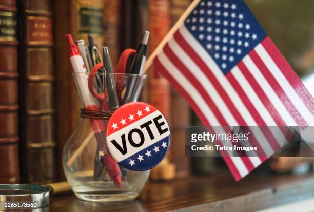american flag, vote pin in pencil jar - election day fotografías e imágenes de stock