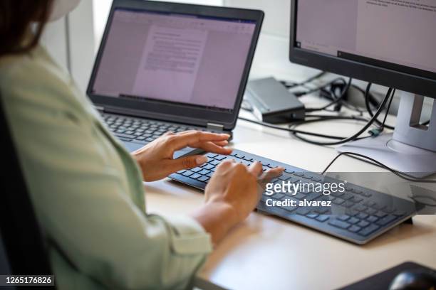 close-up of a businesswoman using computer - e mail imagens e fotografias de stock