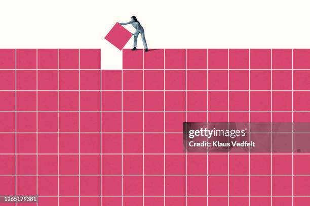 young woman building pink grid pattern - beenden stock-fotos und bilder