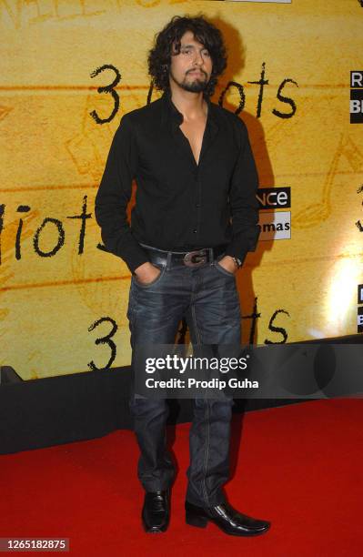 Sonu Nigam attends the film premiere of “3 Idiots” on December 23, 2009 in Mumbai, India.