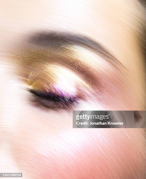 glitter eye makeup - lidschatten stock-fotos und bilder