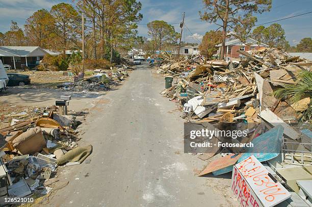 road to total destruction, rubble and debris from homes hit by hurricane ivan - 2004 fotografías e imágenes de stock