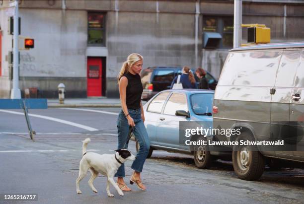 Carolyn Bessette Kennedy arrives home first walking their dog as they return from their honeymoon. Most photogs gathered missed her arrival as they...