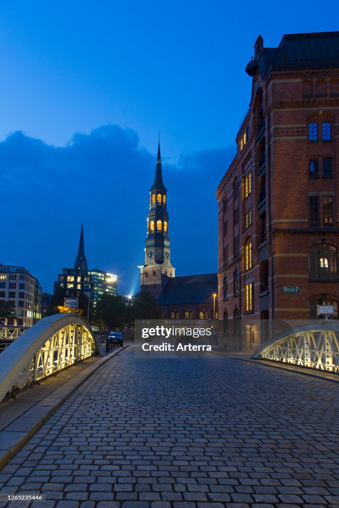 Bridge with cobblestones and Hauptkirche Sankt Katharinen at night