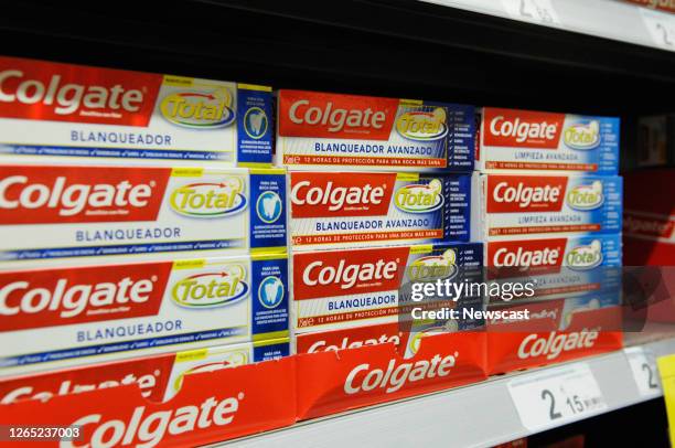 266 Colgate Toothpaste Stock Photos, High-Res Pictures, and Images ...