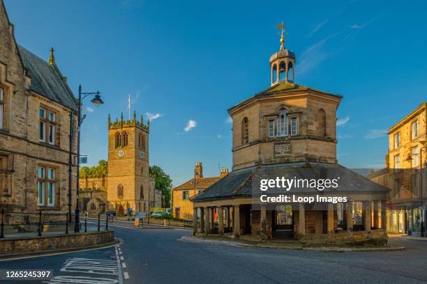 The octagonal Market Cross was a gift to the town of Barnard Castle from Thomas Breaks in 1747.