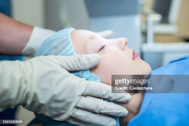 child at the hospital. - neurosurgery stock pictures, royalty-free photos & images