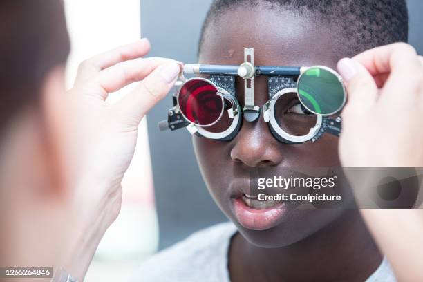 eye examination - colour blindness test image stock pictures, royalty-free photos & images