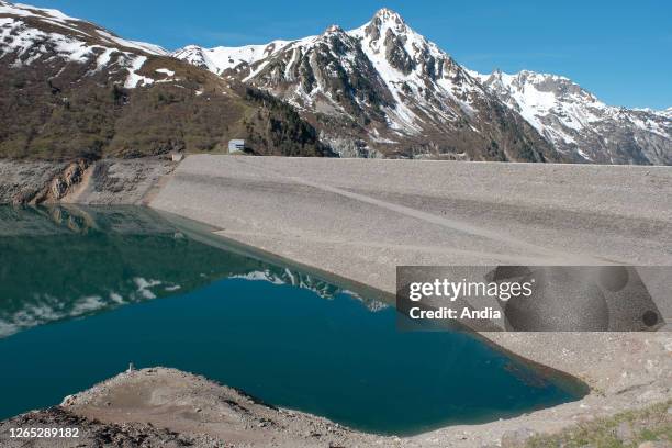 Vaujany : Grand'Maison Dam, artificial reservoir and hydroelectric dam, embankment dam.