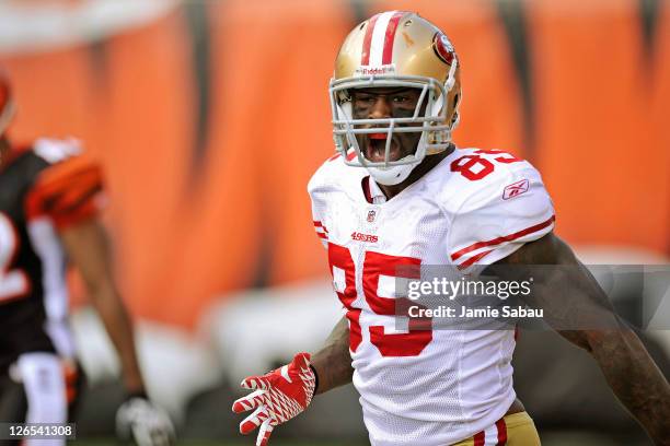 Vernon Davis of the San Francisco 49ers celebrates a long pass reception against the Cincinnati Bengals at Paul Brown Stadium on September 25, 2011...