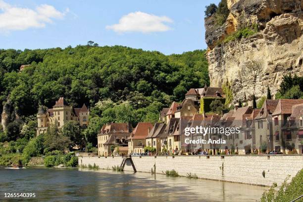 The village of La Roque-Gageac along the Dordogne river in the Perigord noir region. In the background, the Castle of La Malartrie.