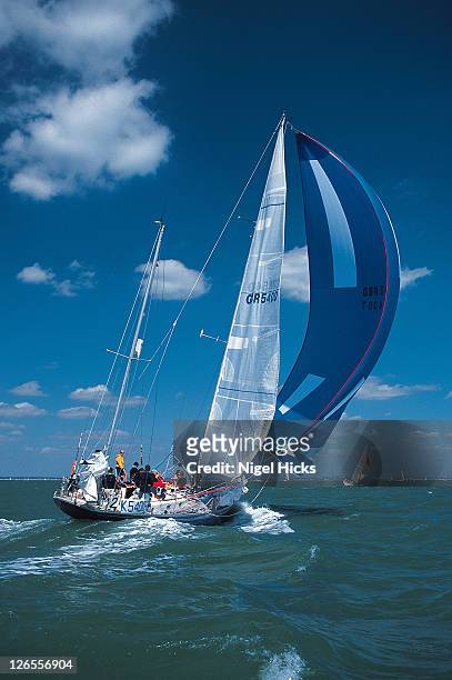 yachts racing downwind in the solent - spinaker stock pictures, royalty-free photos & images
