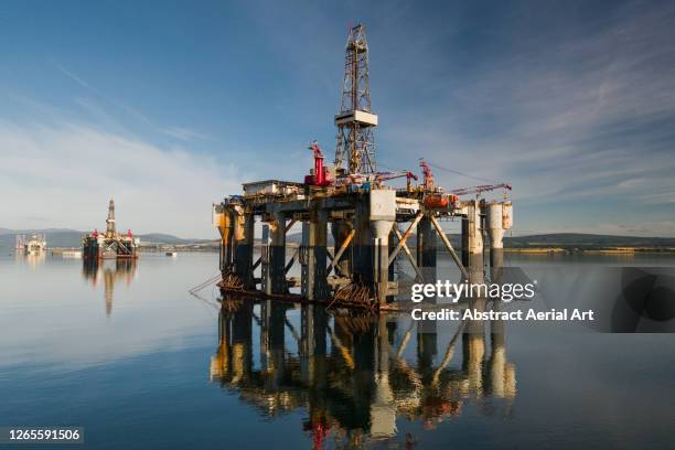 abandoned drilling rig, cromarty firth, scotland, united kingdom - drillinge stock pictures, royalty-free photos & images