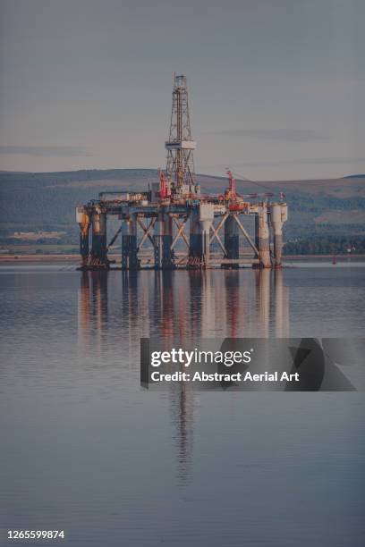 Oil Rig Reflection Oil Floating Platform Photos and Premium High Res Pictures - Getty Images
