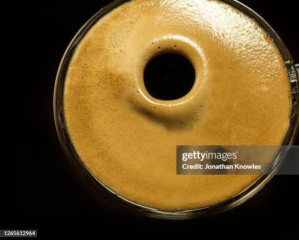 coffee surface with splash hole - coffee foam imagens e fotografias de stock