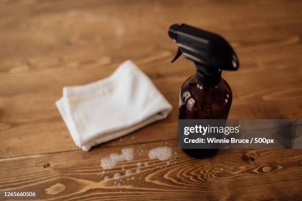 close-up of eco-friendly cleaning supplies on table, gambrills, united states - vaporizzatore foto e immagini stock