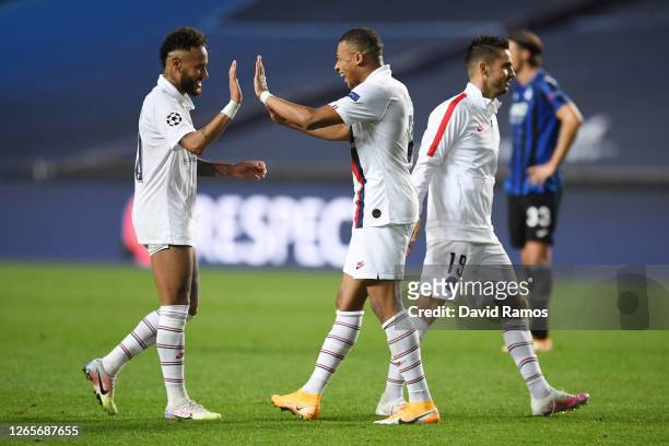 Neymar celebrates victory with Kylian Mbappe of Paris Saint-Germain during the UEFA Champions League Quarter Final match between Atalanta and Paris...