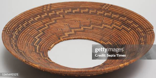 Chumash, Native American, Basket, 19th century, natural and dyed juncus, Overall: 2 1/2— 12 inches .