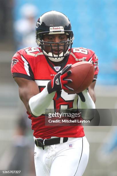Dez White of the Atlanta Falcons warms up before an NFL football game against the Carolina Panthers on October 2, 2004 at Ericsson Stadium in...