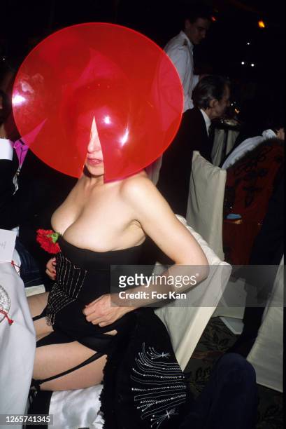 Isabella Blow attends a Dinner Party during a Paris Fashion Week in the 1990s in Paris, France.