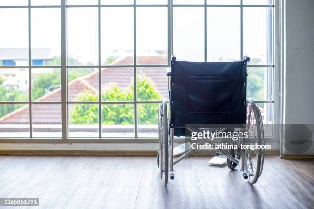 empty wheelchair in the hospital. - 車いす　無人 ストックフォトと画像