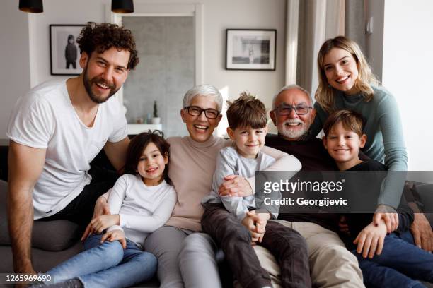 big family - multi generation family photos imagens e fotografias de stock