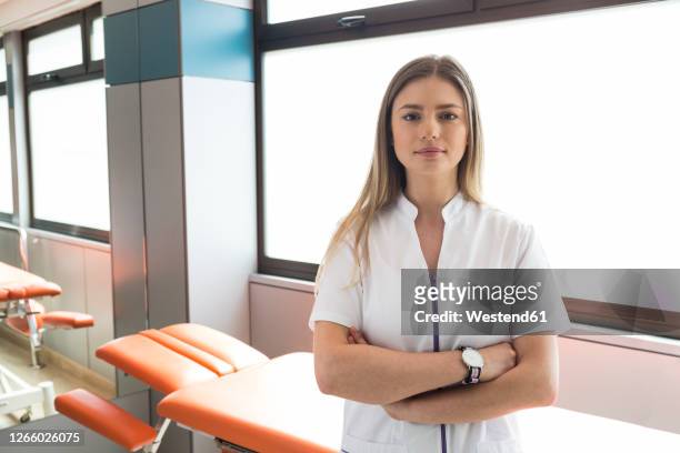 portrait of female physiotherapist - physical therapist stock pictures, royalty-free photos & images