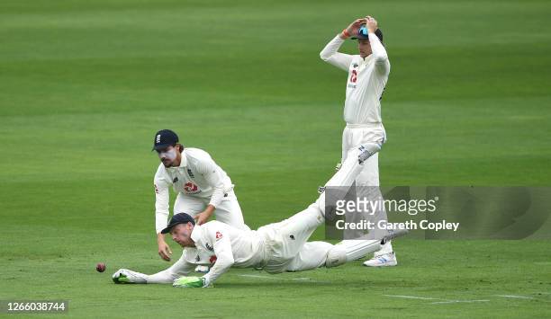Jos Buttler of England dives to catch a drop from Rory Burns off Abid Ali of Pakistan as Joe Root looks on during Day One of the 2nd #RaiseTheBat...