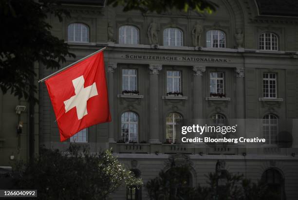 swiss national flag - bandiera-della-svizzera foto e immagini stock