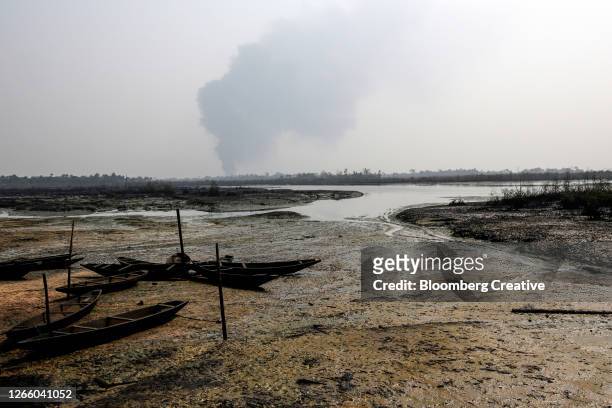 niger delta oil pollution - rio níger imagens e fotografias de stock