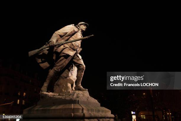 Statue réprésentant un "Poilu" soldat de la guerre de tranchées de la première guerre mondiale , 8 janvier 2015, France.