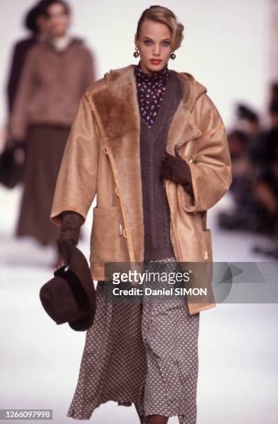 Défilé Christian Dior, Prêt-à-Porter, collection Automne/hiver 1989 à Paris le 15 mars 1989, France