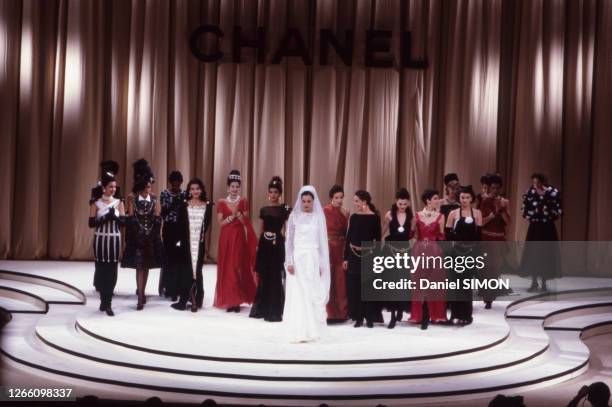 Défilé Chanel le 26 juillet 1988, à Paris, France.