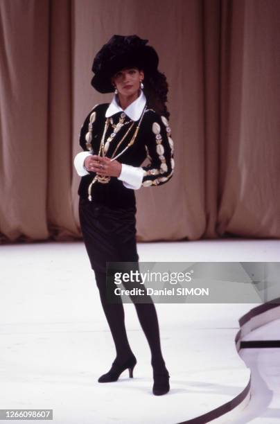 Défilé Chanel le 26 juillet 1988, à Paris, France.