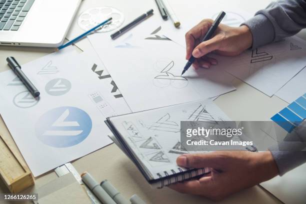 graphic designer drawing sketch design creative ideas draft logo - area designer label - fotografias e filmes do acervo
