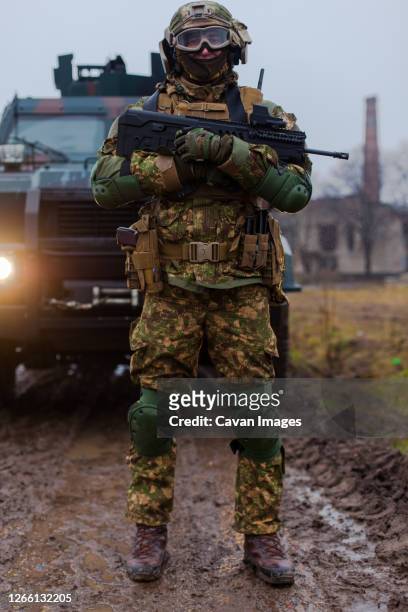 ukraine modern soldier moves undercover armored car - ukraine war photos et images de collection