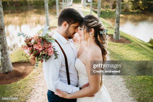 romantic couple holding each other - destination wedding imagens e fotografias de stock
