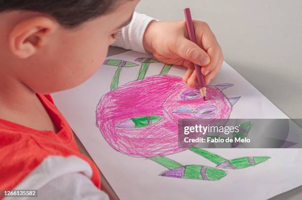 child's drawing - criança fotografías e imágenes de stock